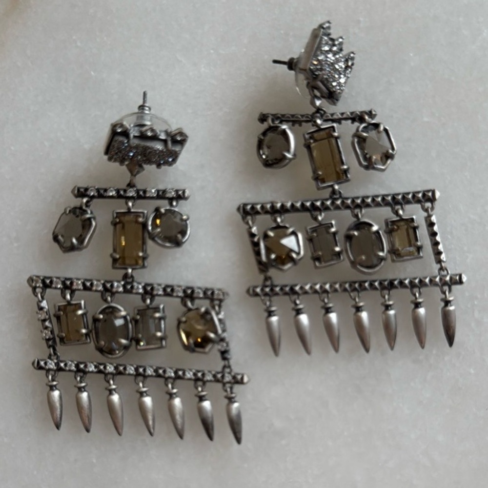 Never worn Kendra Scott chandelier earrings